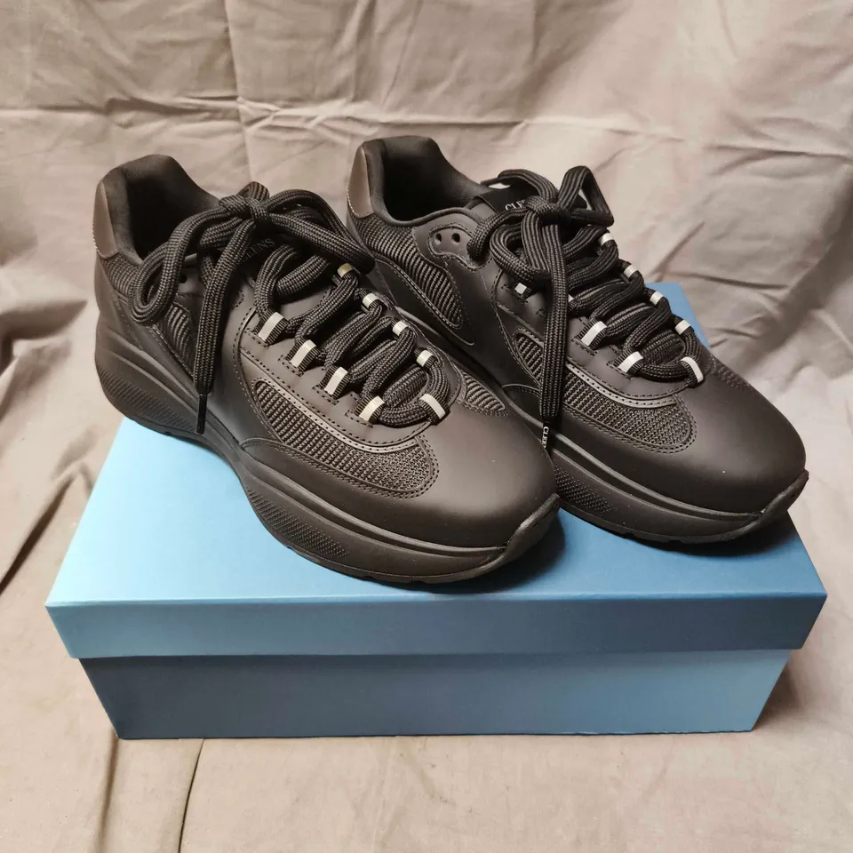 CLEENS PODIUM TRAINERS IN MONO BLACK - 8.5 