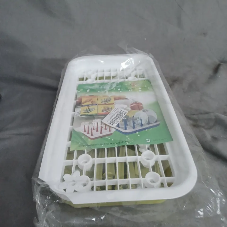 BOX OF APPROXIMATELY 20 ASSORTED HOUSEHOLD ITEMS INCLUDING MULTI PURPOSE CLEANER , XXL CLOTHWIPES AND DRAINING BOARD TRAYS