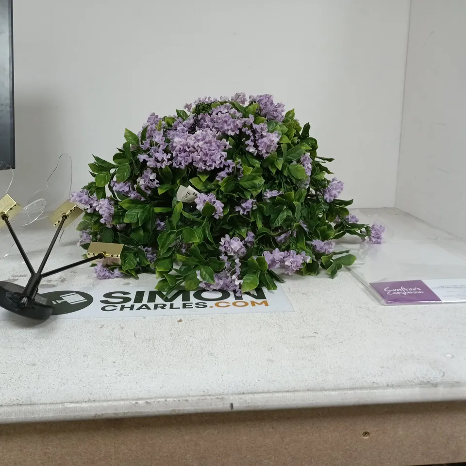 BOX OF APPROXIMATELY 6 ASSORTED ITEMS INCLUDING BUTTERFLY SOLAR GARDEN LIGHT, CRAFT CAR AND GARDEN REFLECTIONS FAUX CREPE MYRTLE PRE LIT DECOR