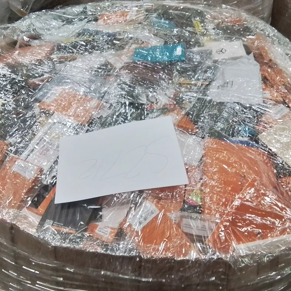 PALLET CONTAINING A LARGE QUANTITY OF PHONE CASES,SCREEN PROTECTORS 