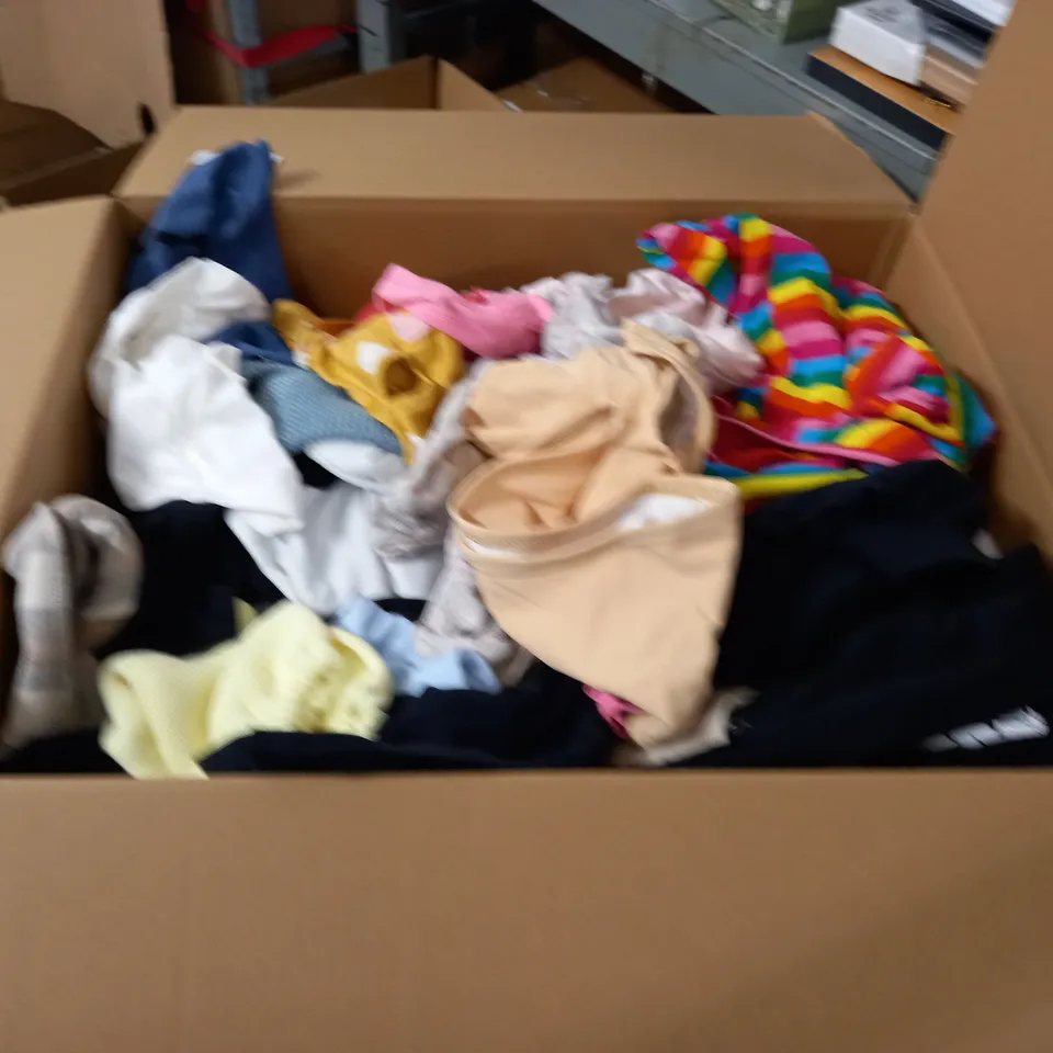 LARGE QUANTITY OF ASSORTED KIDS CLOTHING ITEMS TO INCLUDE BDG JEANS, NEXT AND ZARA