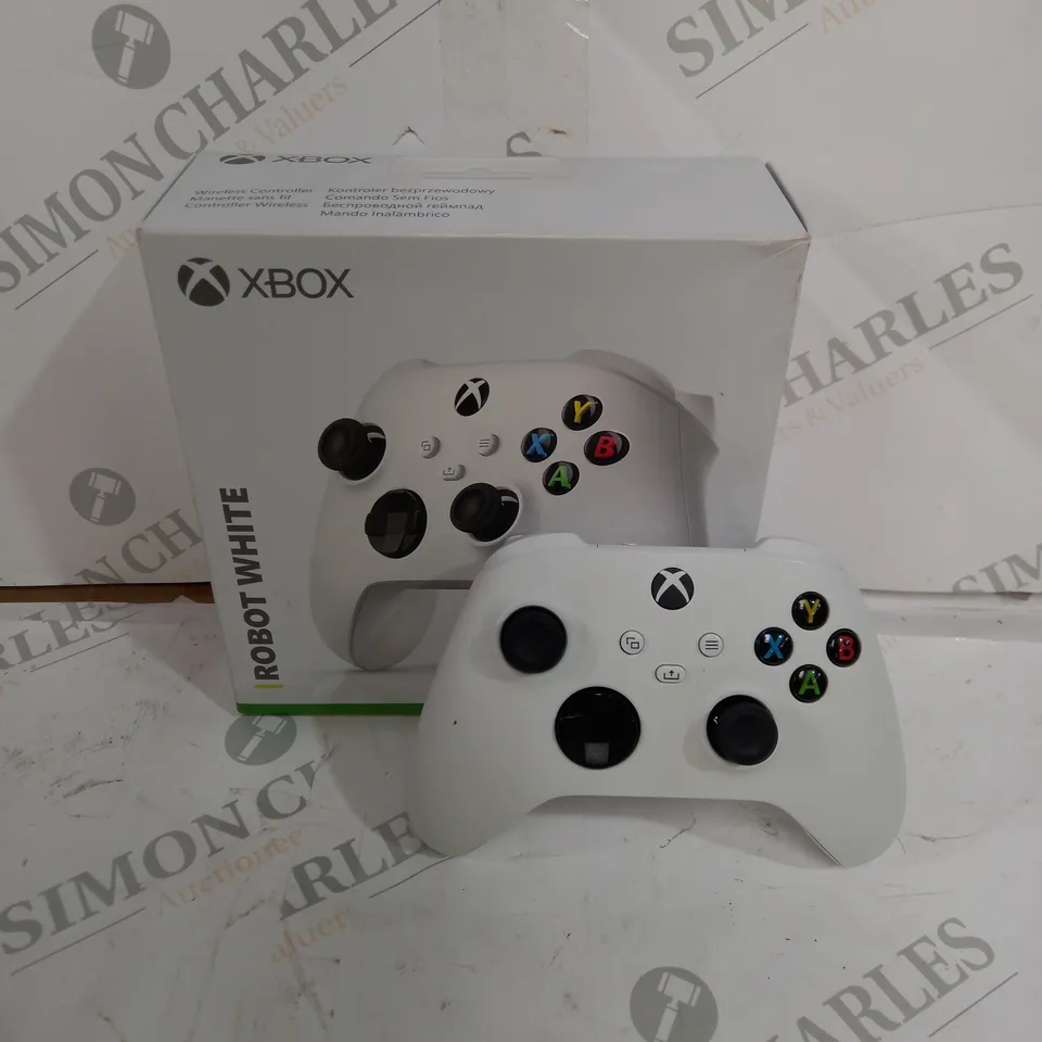 XBOX WIRELESS CONTROLLER IN ROBOT WHITE
