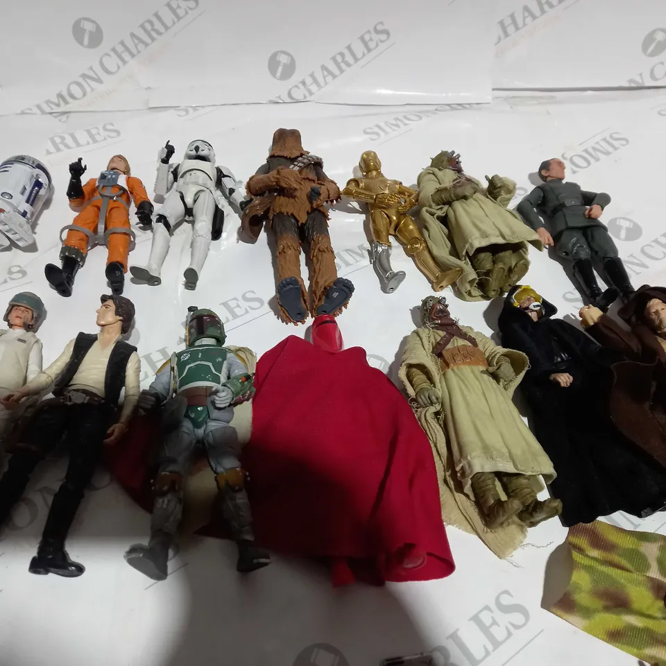 BOX OF APPROXIMATELY 15 ASSORTED COLLECTABLE STAR WARS FIGURES INCLUDING VARIOUS CHARACTERS AND PROPS 