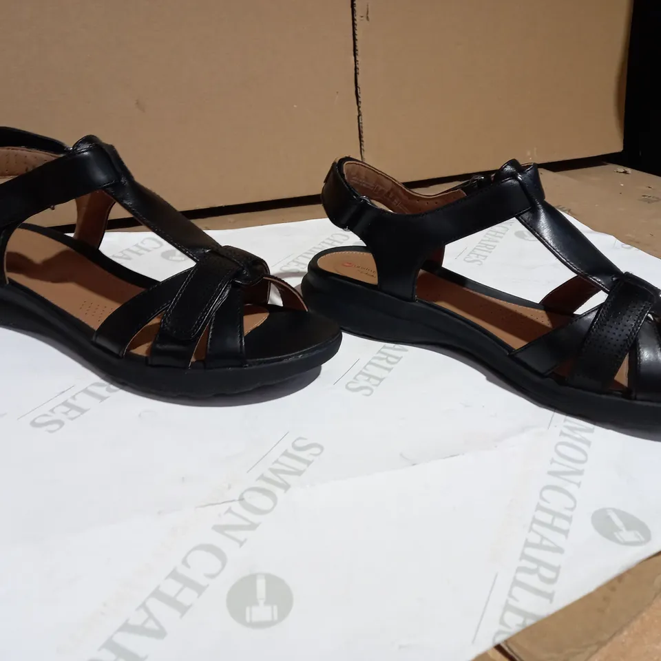CLARKS UN ADORN VIBE BLACK SIZE 7  