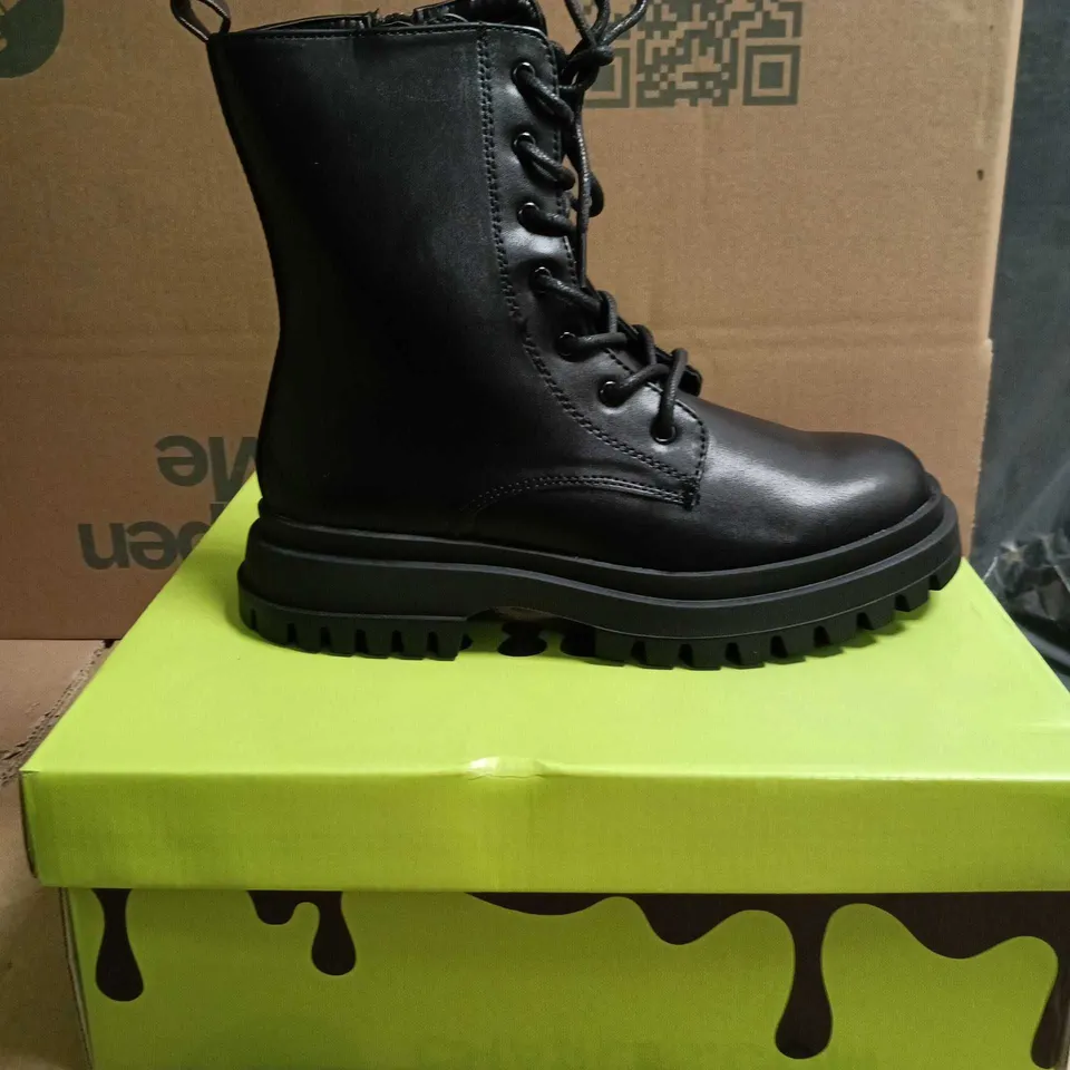 KOI KIDZ MAGIC DREAMERS LACE UP BOOTS BLACK SIZE 3