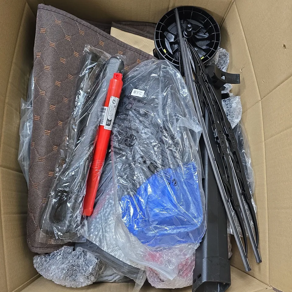 BOX OF ASSORTED CAR ITEMS TO INCLUDE - WIPER BLADES - TOOLS - CAR COVERS / COLLECTION ONLY 