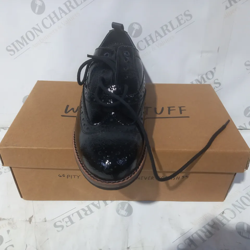 BOXED PAIR OF WHITE STUFF THISTLE PATENT LACE UP SHOES IN BLACK UK SIZE 6.5