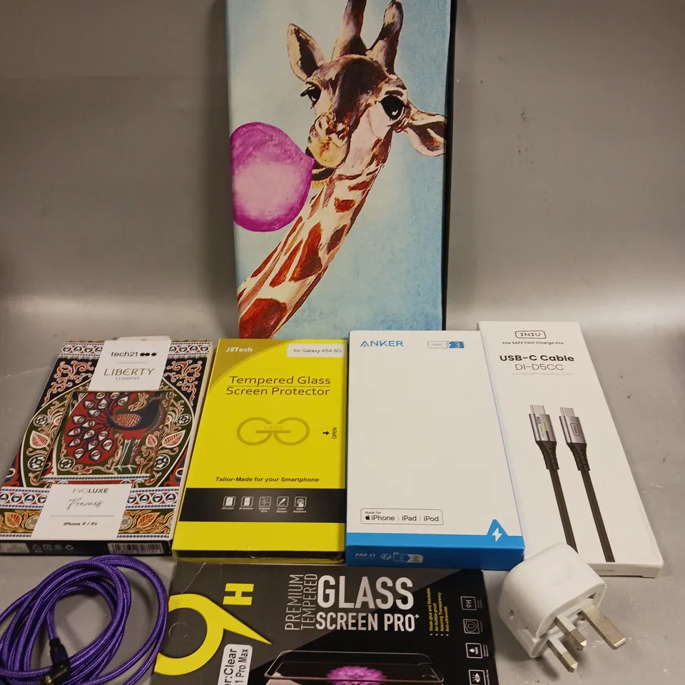 APPROXIMATELY 30 ASSORTED SMARTPHONE ACCESSORIES TO INCLUDE PROTECTIVE CASES, CHARGING CABLES, POWERBANK ETC 
