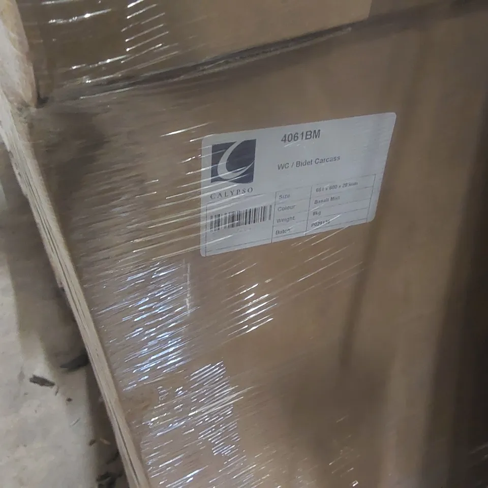 PALLET CONTAINING A LARGE QUANTITY OF CALYPSO WC/BIDET CARCASSES