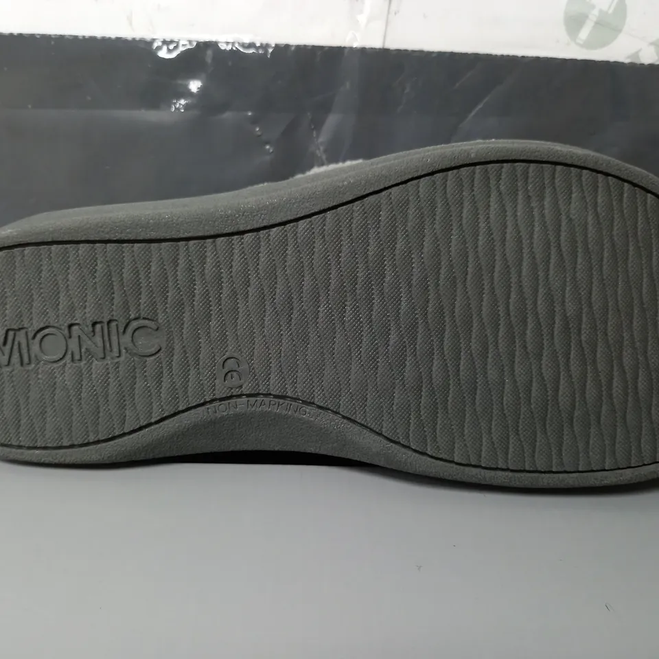 VIONIC INDULGE RELAX SLIPPERS IN GREY - UK 7