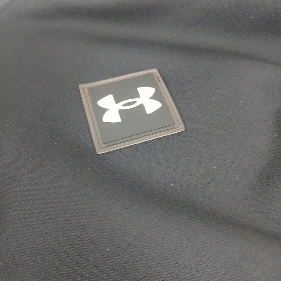 UNDER ARMOUR MEN'S BLACK QUARTER-ZIP TOP – SIZE M