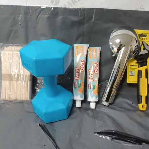 BOX OF APPROXIMATELY 15 ASSORTED ITEMS TO INCLUDE - 2KG DUMBBELL , SHOWER HEAD , STANLEY ADJUSTABLE WRENCH ETC