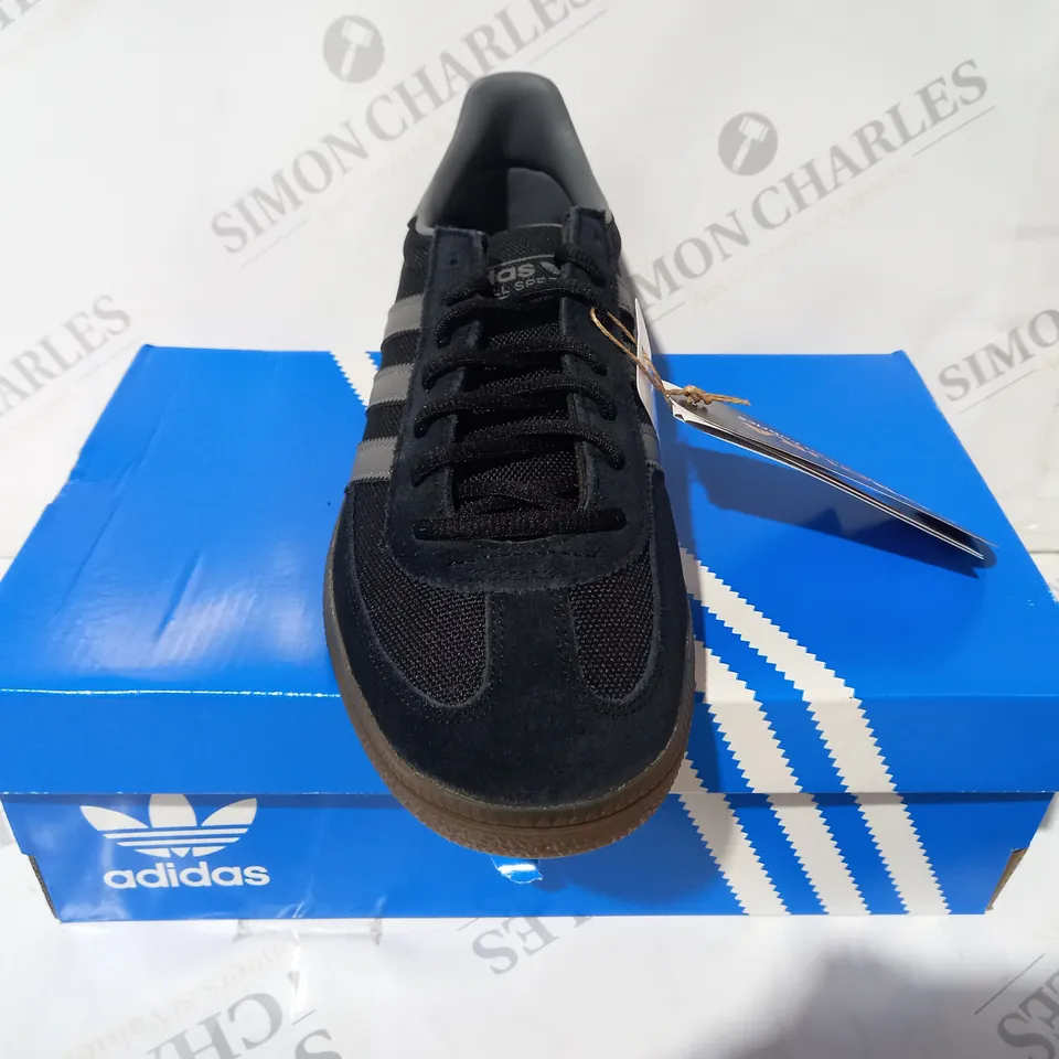 BOXED PAIR OF ADIDAS HANDBALL SPEZIAL SHOES IN BLACK/GREY UK SIZE 8