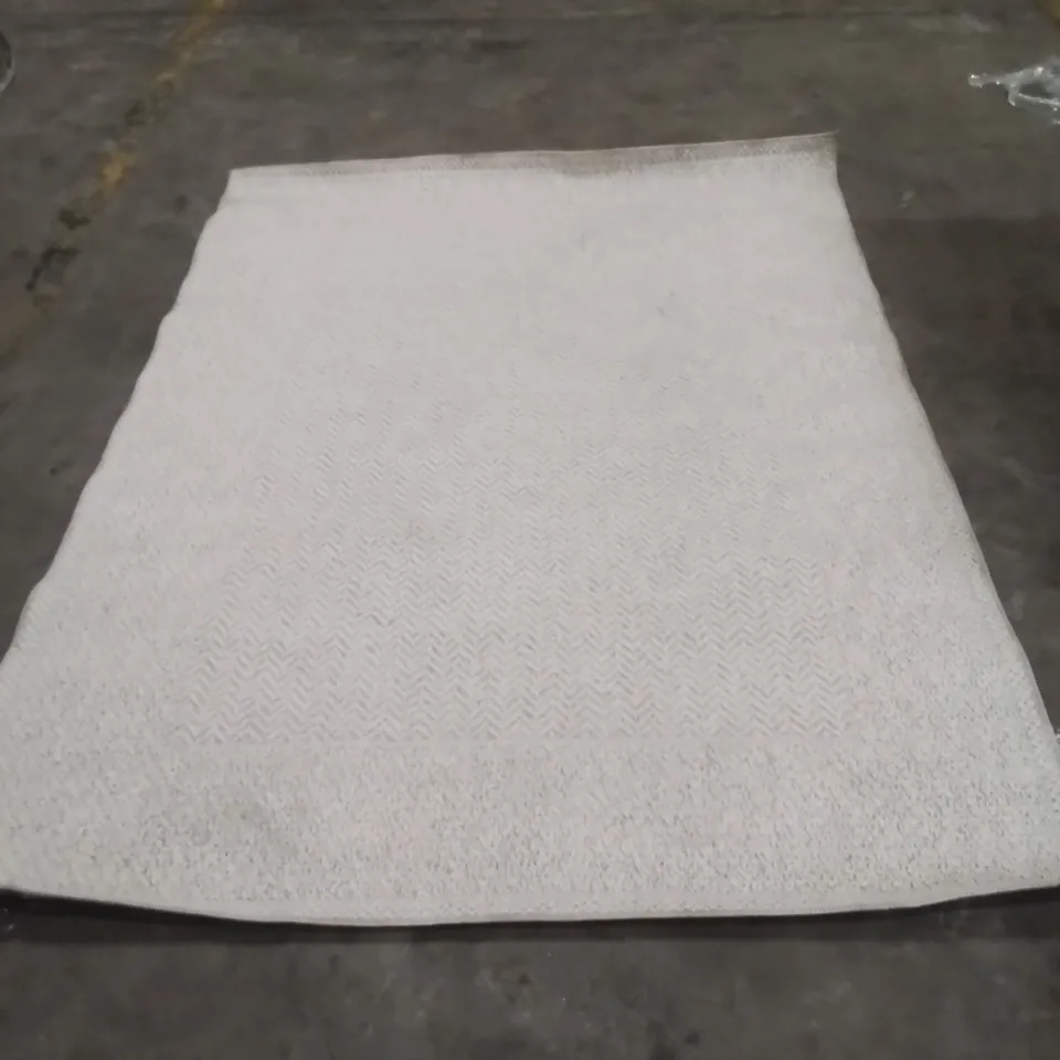 QUALITY DESIGNER AREA RUG - APPROXIMATELY 208x149