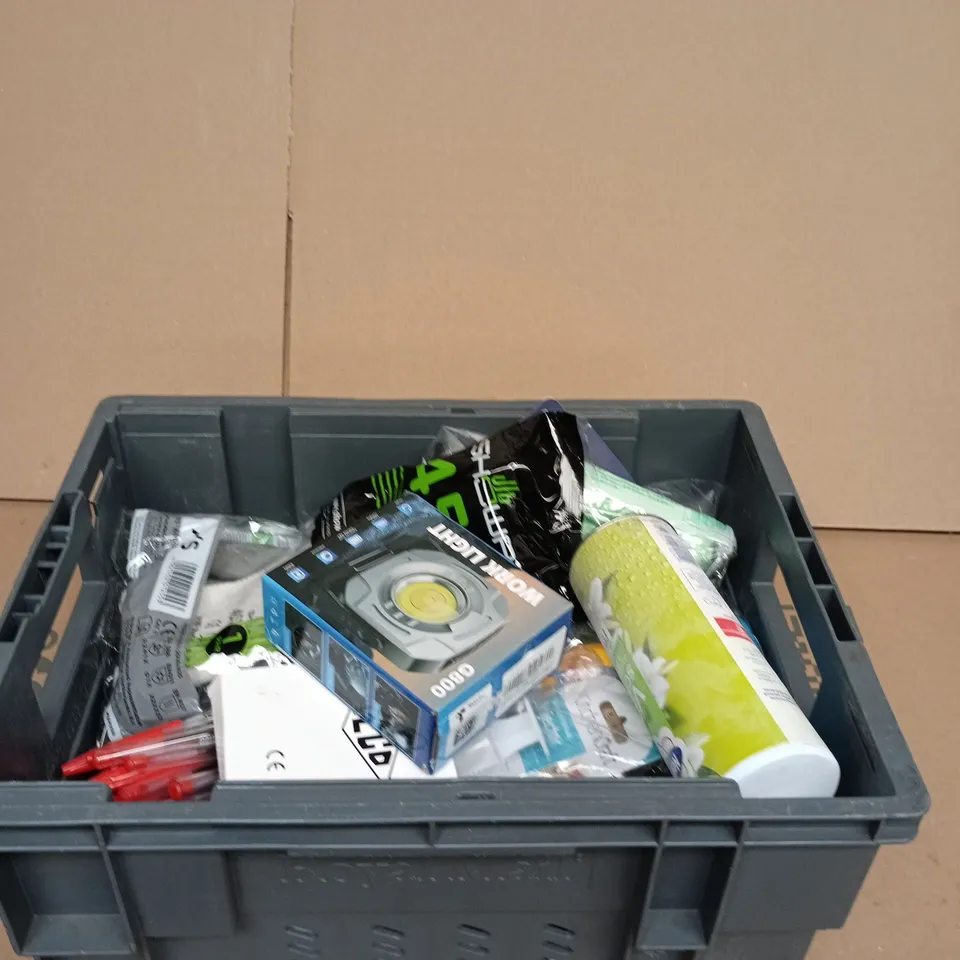 TOTE OF APPROXIMATELY 10 ASSORTED ITEM INCLUDING NEUTRADOL FRESH LILLY VAC SCENTS, G800 WORK LIGHT AND SHOWA 451