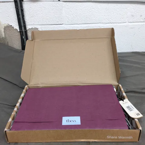 TBCO LAMBSWOOL BLANKET SCARF IN BANNOCKBANE SILVER TARTAN WITH TAGS, IN PRESENTATION BOX