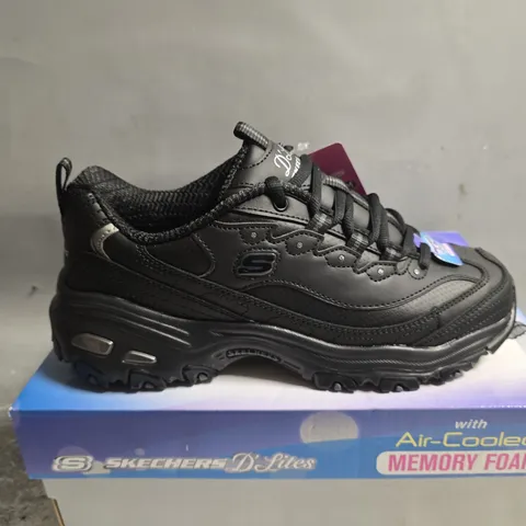 BOXED PAIR OF SKECHERS WOMENS FRESH START TRAINERS IN BLACK - UK 5
