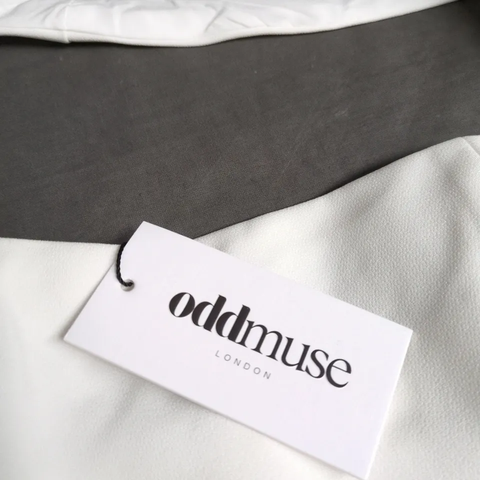 ODDMUSE LONDON THE ULTIMATE MUSE STRUCTURED MINI DRESS – WHITE – XXXL