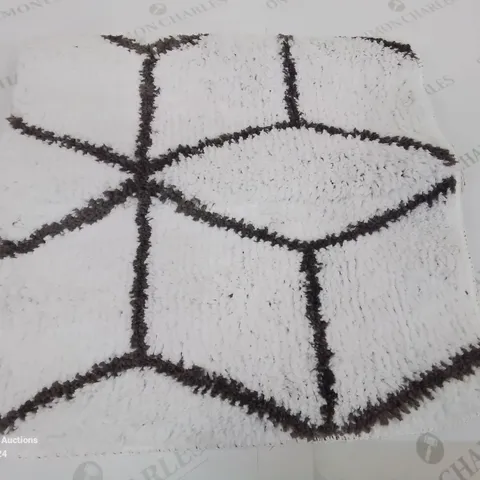 BRAND NEW PACO HOME 540 WHITE-ANTHRACITE 50X80CM BATH MAT