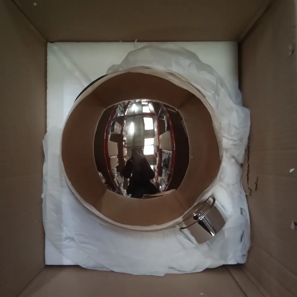 BOXED PRE LIT OVERSIZED GLASS BAUBLE (GOLD)