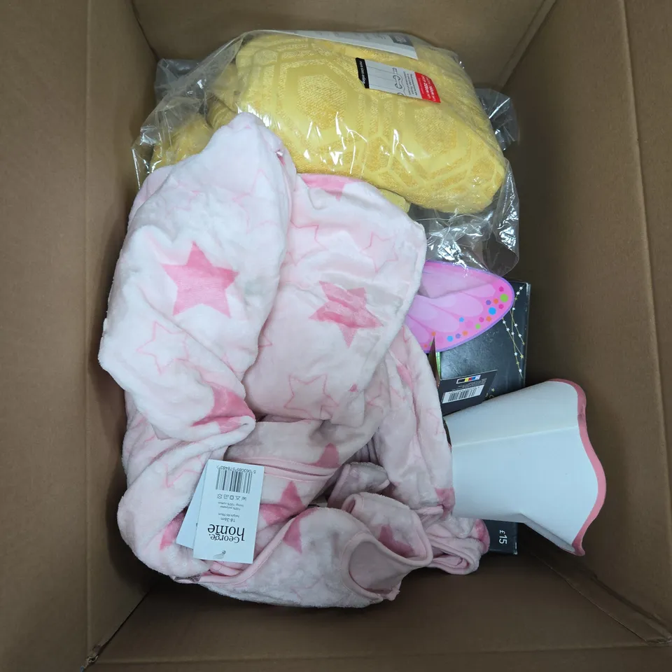 LARGE BOX OF APPROXIMATELY 10 ASSORTED ITEMS TO INCLUDE DUVET SETS, FITTED SHEETS AND BABY SLEEPING BAG