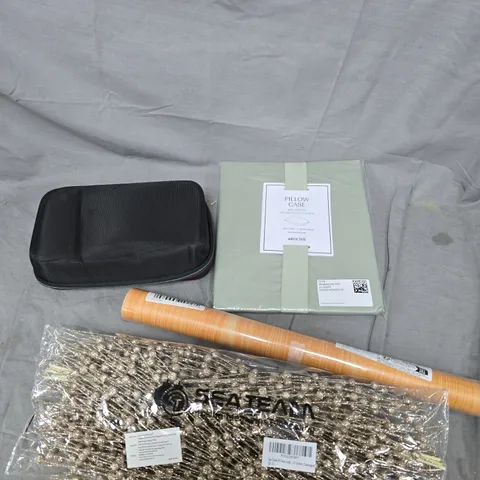 APPROXIMATELY 15 ASSORTED HOUSEHOLD PRODUCTS TO INCLUDE STORAGE CASE, PILLOW CASE, HOME DECOR ETC 