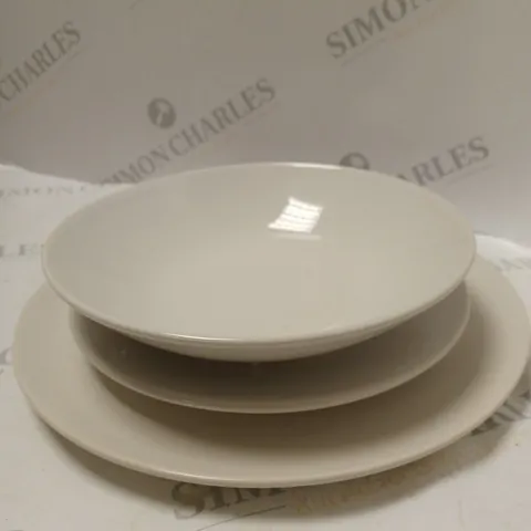 BRAND NEW BOXED CESIRO 12 PIECE DINNERWARE TO INCLUDE LARGE PLATES SAMLL PLATES AND BOWLS / COLLECTION ONLY