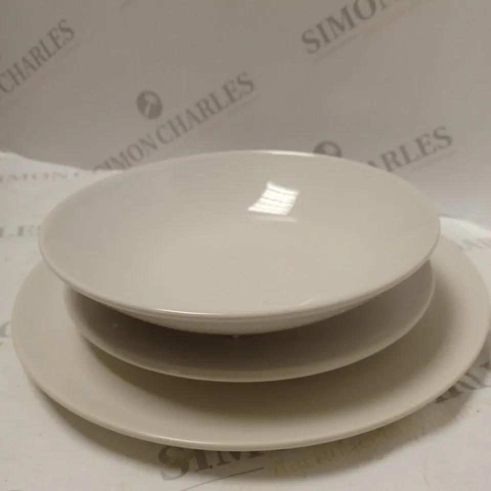 BRAND NEW BOXED CESIRO 12 PIECE DINNERWARE TO INCLUDE LARGE PLATES SAMLL PLATES AND BOWLS / COLLECTION ONLY 