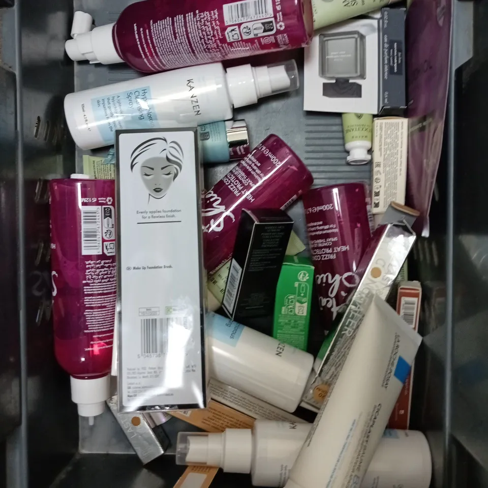 APPROXIMATEY 20 ASSORTED HEALTH AND BEAUTY PRODUCTS TO INCLUDE - OLAY SERUM - MYLEE TLC NAIL SERUM AND SOL DE JANEIRO 87 SPRAY