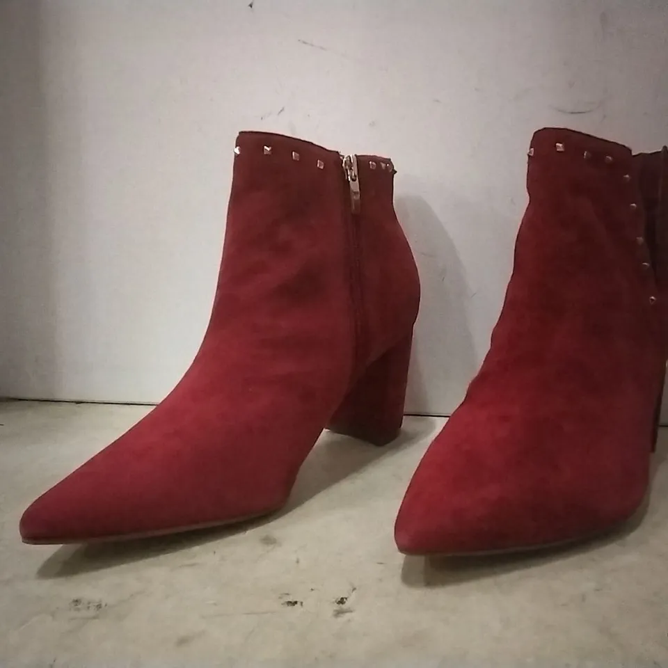 BOX CONTAINING BLACK PRINT DRESS BY DANNI MINOGUE,  SIZE 12 , 17 PCS AND 2 PAIRS BOXED MARC FISHER RED BOOTS SIZE 9 