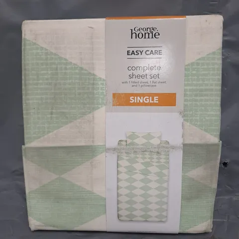 BOX OF APPROXIMATELY 10 ASSORTED BEDDING AND HOUSEHOLD ITEMS TO INCLUDE COMPLETE SINGLE SHEET SET IN GREEN/CREAM, ETC