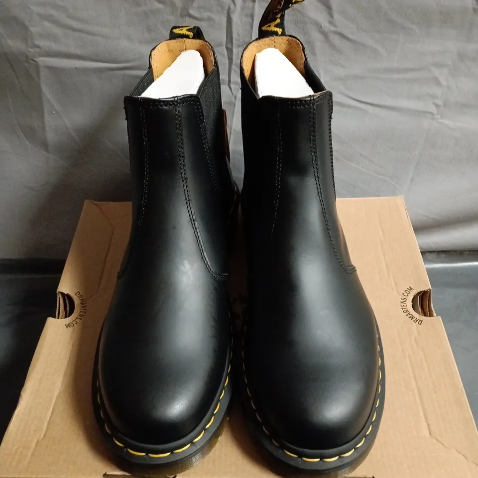 BOXED PAIR OF DR. MARTENS BLACK LEATHER CHELSEA BOOTS - UK SIZE 8