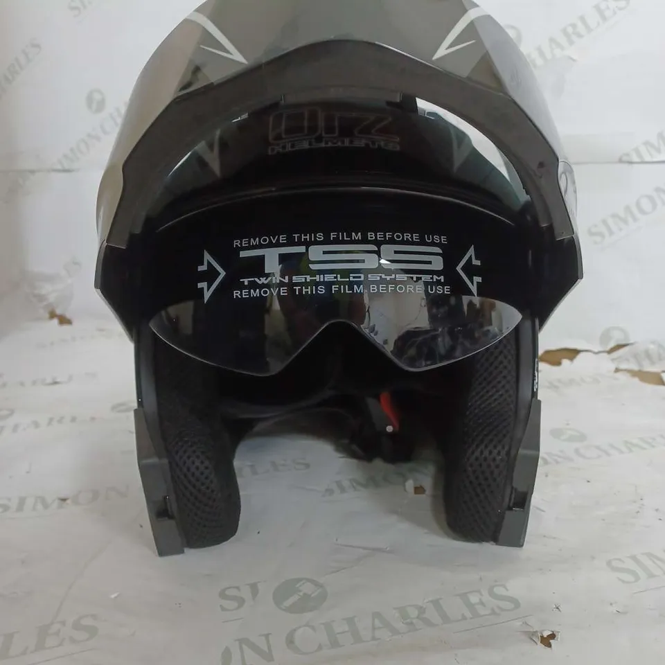 ORZ HELMETS AND GLOVES IN BLACK SIZE L 