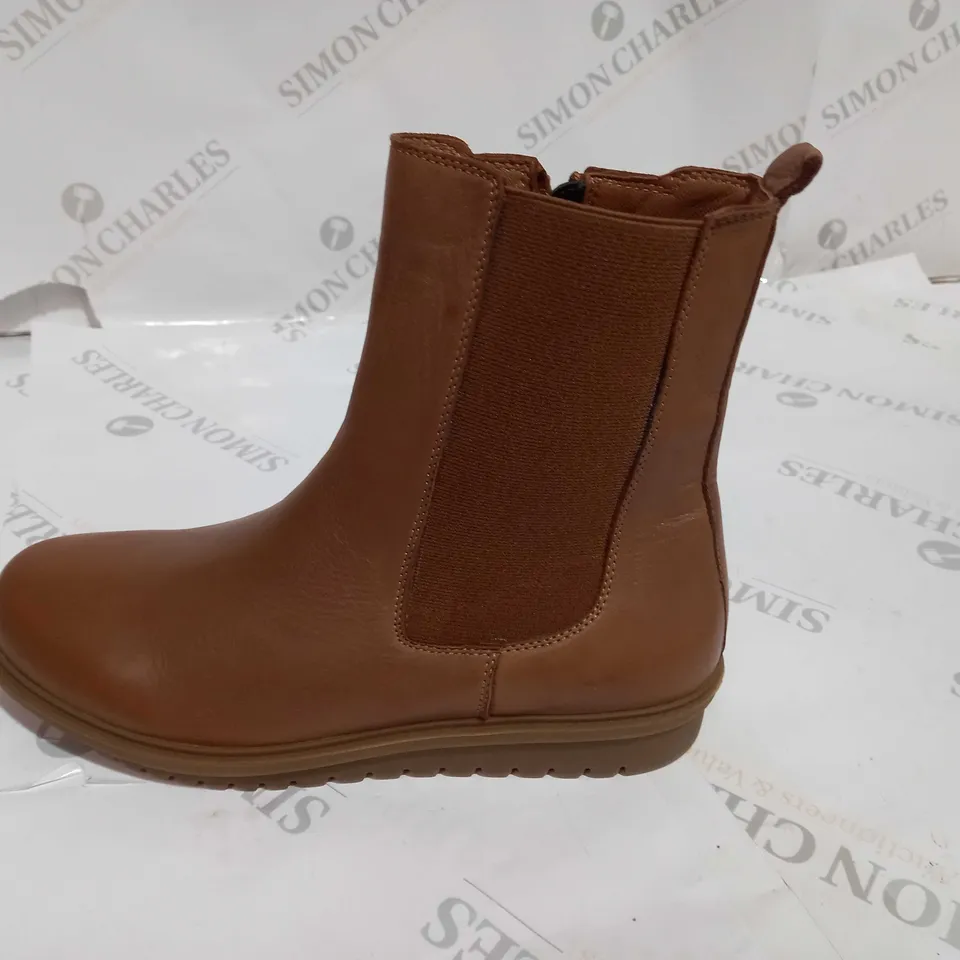 ADESSO BROWN LEATHER SIDE ZIP BOOTS - 6