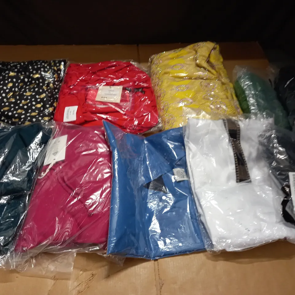 LARGE QUANTITY OF ASSORTED BAGGED CLOTHING ITEMS TO INCLUDE GIRL IN MIND, ASOS AND PER UNA