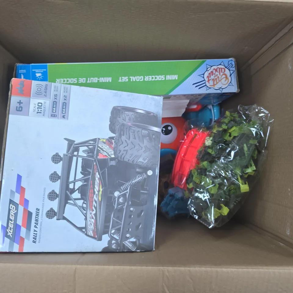 APPROXIMATELY 7 ASSORTED TOYS & GAMES PRODUCTS TO INCLUDE XCELER8 RALLY PANTHER, MINI SOCCER GOAL SET, BUSY LITTLE HAMSTER, ETC