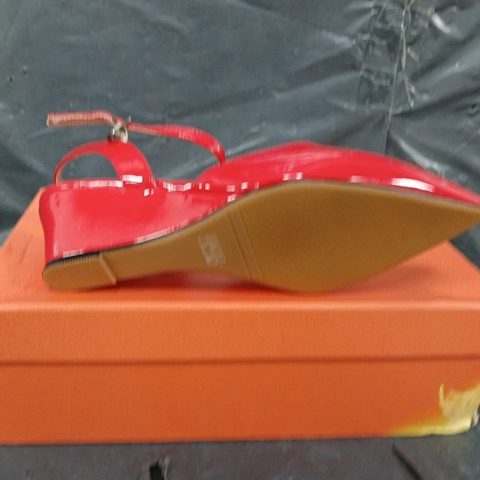 BOXED PAIR OF CASTAMERE WOMENS WEDGE SHOES - UK SIZE 36
