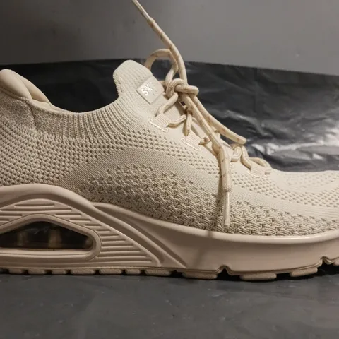 BOXED PAIR OF SKECHERS SHOES IN SAND SIZE UK 5