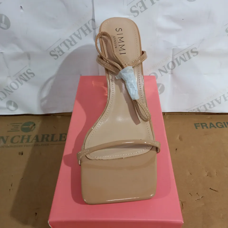 SIMMI WOMENS HIGH HEELED SHOES SIZE 8