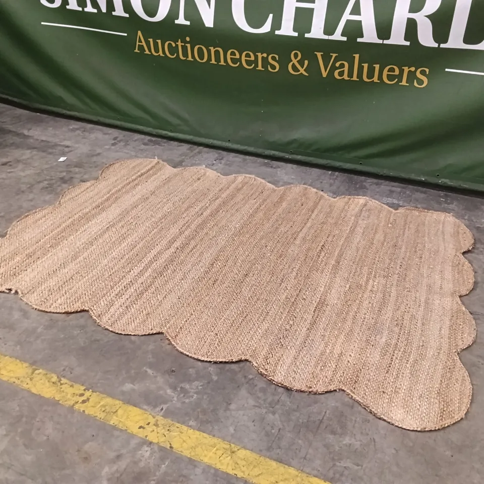 QUALITY DESIGNER AREA RUG - APPROXIMATELY 235CM X 165CM