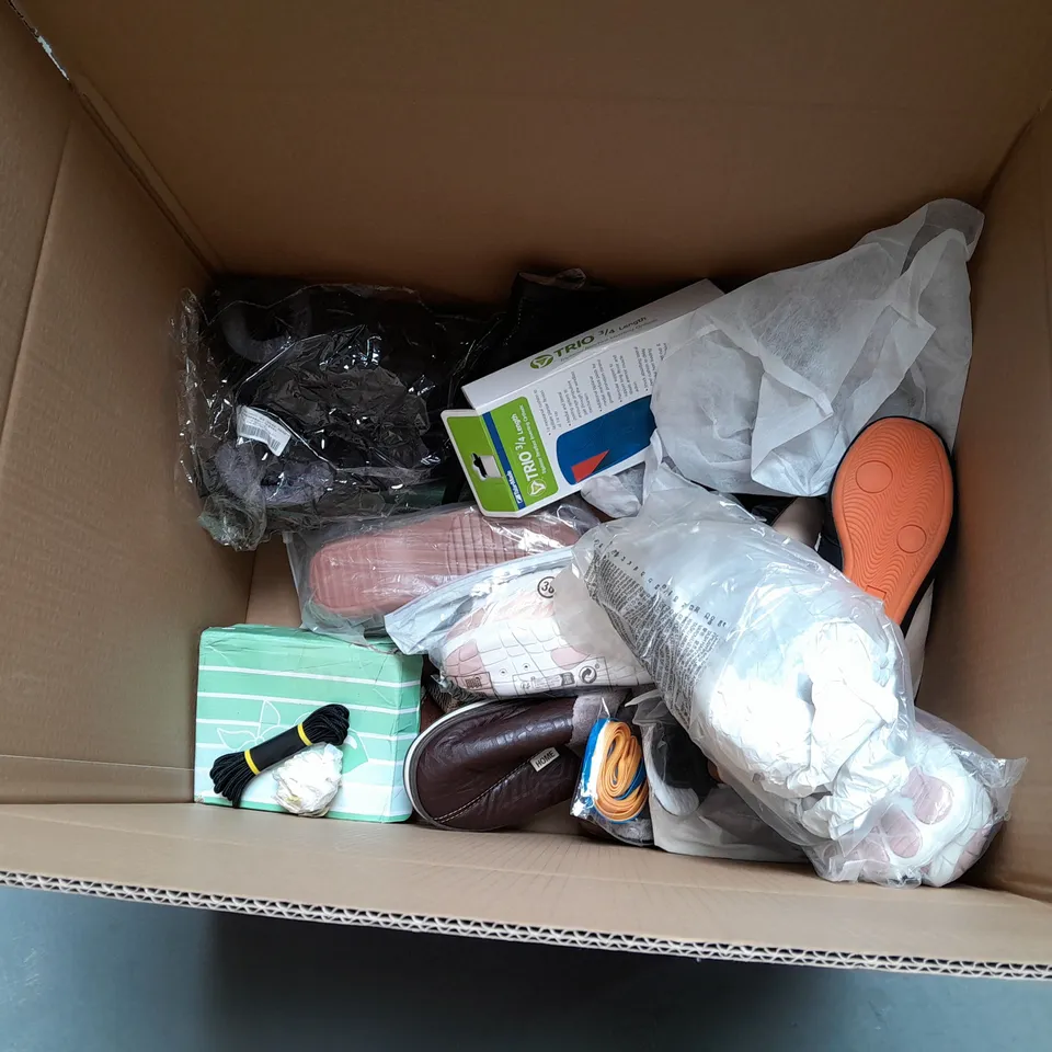 BOX OF APPROX 20 ASSORTED PAIRS OF SHOES AND ACCESSORIES TO INCLUDE ZUODI SPORT, ASOS, SL ETC
