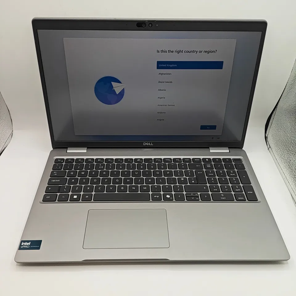 UNBOXED DELL LATITUDE 5550 INTEL VPRO 512GB LAPTOP IN SILVER - P127F
