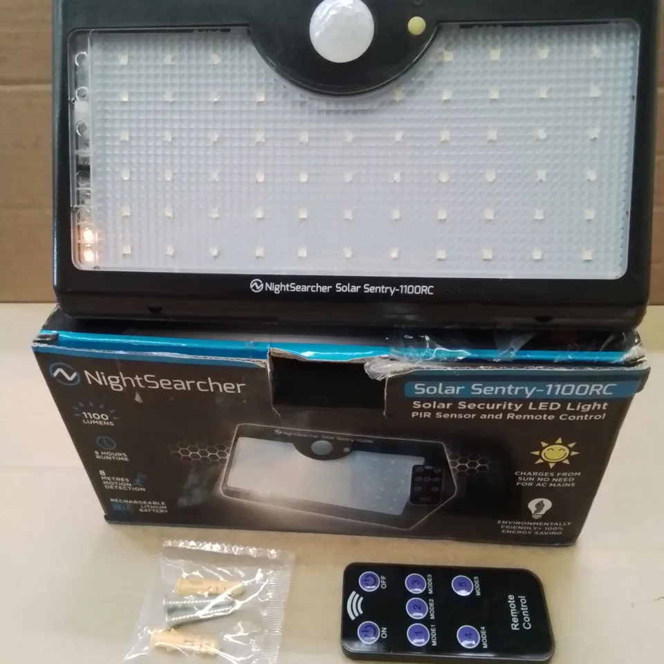 BOXED NIGHTSEARCHER SOLAR SECURITY LED LIGHT WITH REMOTE RRP £30.99