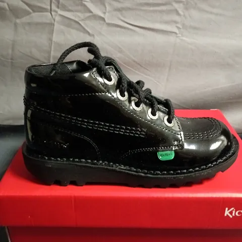 BOXED PAIR OF KICKERS KIDS' BLACK PATENT LEATHER BOOTS - UK SIZE 32