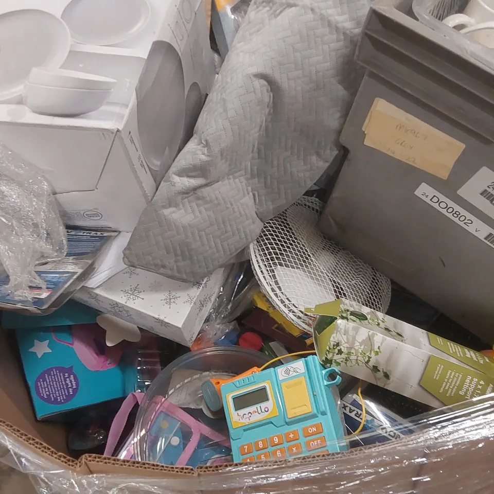 PALLET CONTAINING A VERY LARGE QUANTITY OF ASSORTED ITEMS INCLUDING VARIOUS CHILDREN'S TOYS, DINNERWARE, FAN, CUSHION ECT