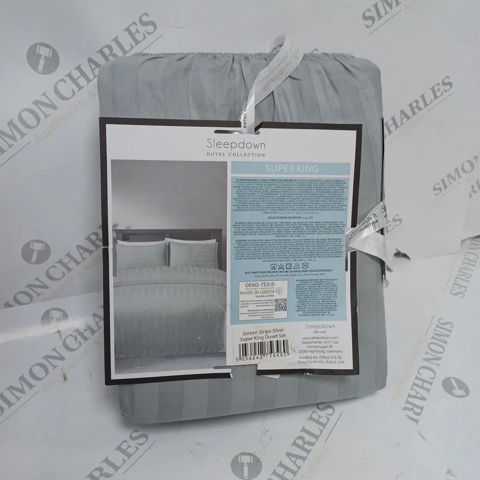 SLEEPDOWN HOTEL COLLECTION SATIN STRIPE SUPER KING DUVET SET SILVER 