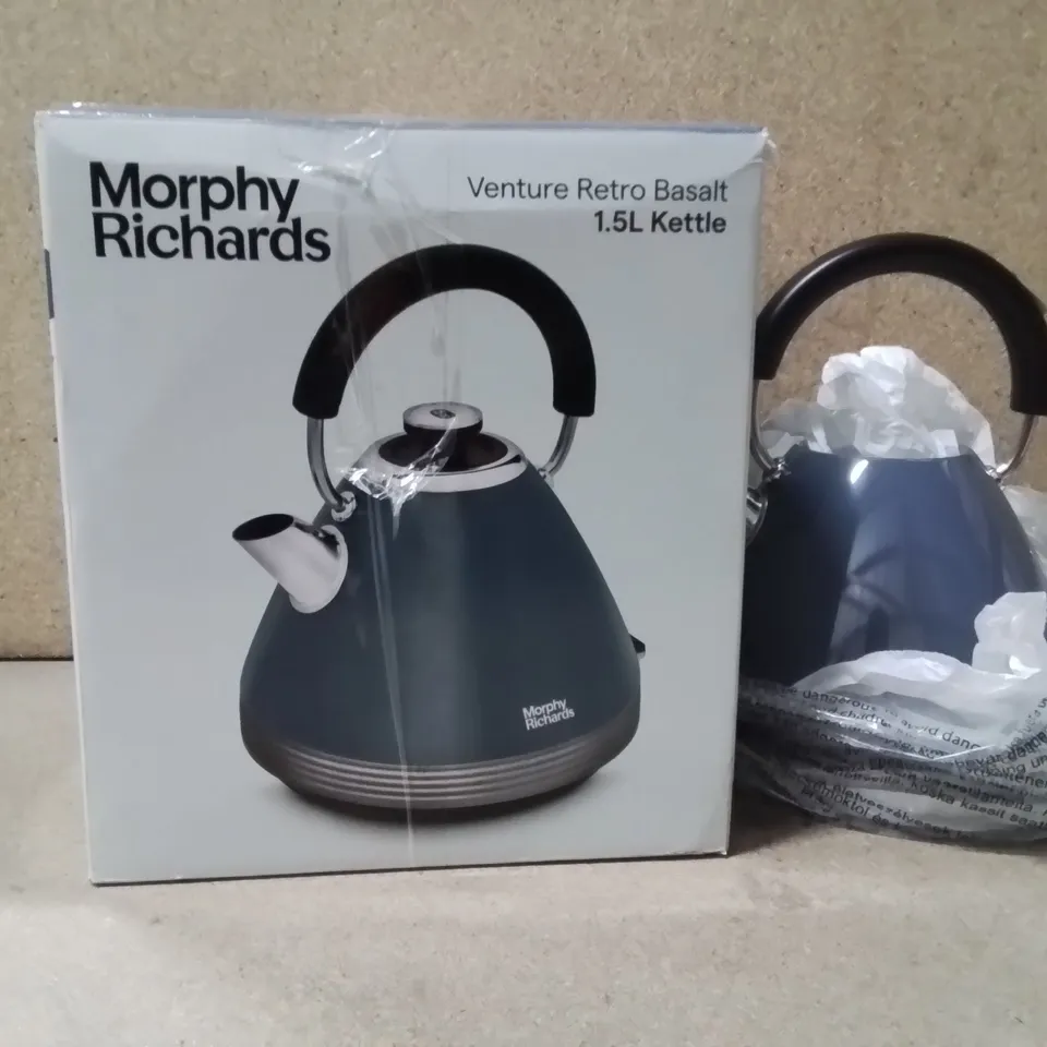 BOXED MORPHY RICHARDS VENTURE RETRO BASALT 1.5L KETTLE 