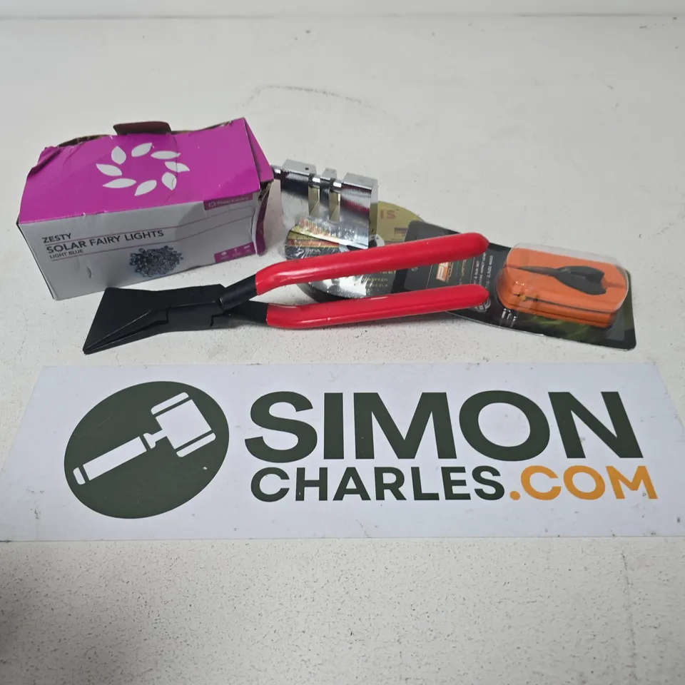 APPROXIMATELY 12 ASSORTED HOUSEHOLD ITEMS TO INCLUDE SOLAR FAIRY LIGHTS, CLUTCH LOCK, CISIVIS CUTTING WHEEL, ETC