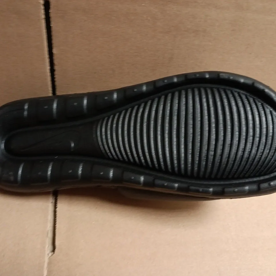 BOXED PAIR OF NIKE VICTORI ONE SLIDES IN BLACK SIZE UK 9