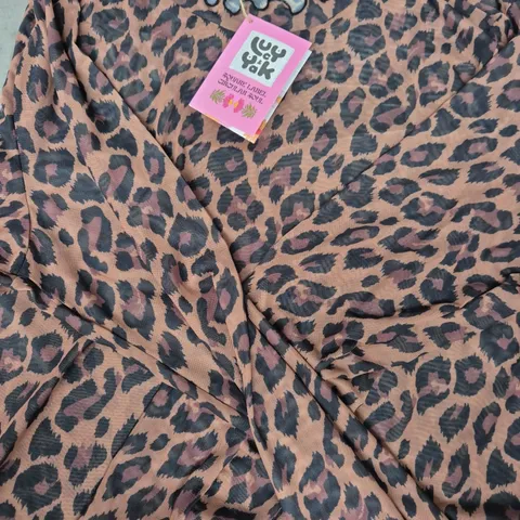 LUCY & YAK PERRIE LONG SLEEVE TOP IN ANIMAL PRINT SIZE 4XL